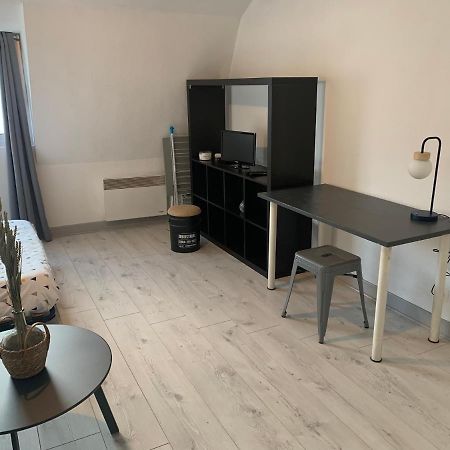 Joli Studio Avec Garage Prive Apartment Tarbes Bagian luar foto