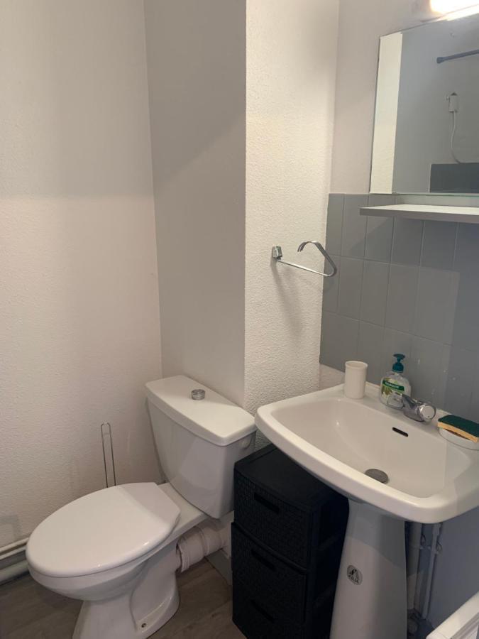 Joli Studio Avec Garage Prive Apartment Tarbes Bagian luar foto